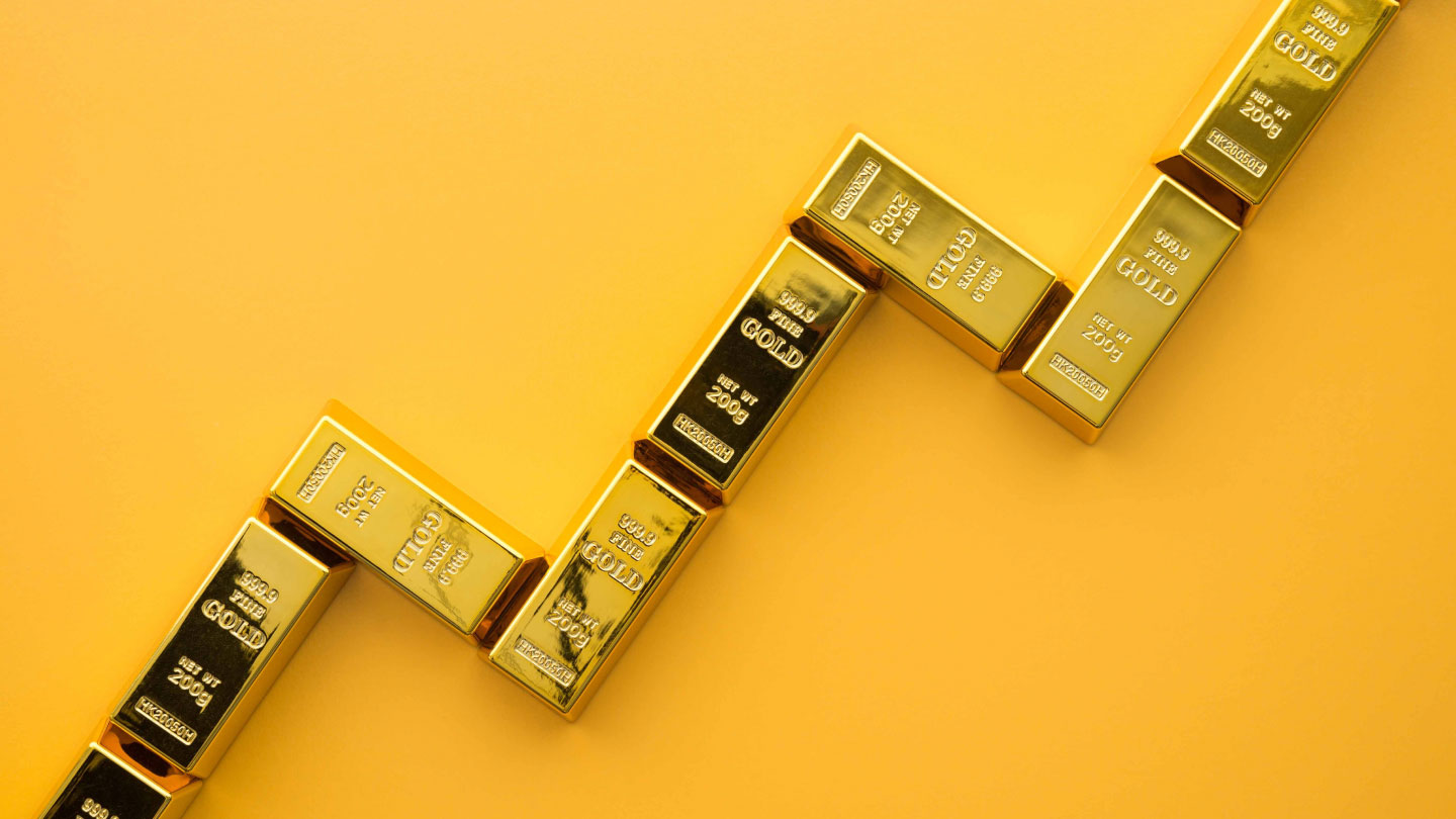 Золото по $6 000 за унцию: почему инвесторы всё чаще выбирают золотые монеты
